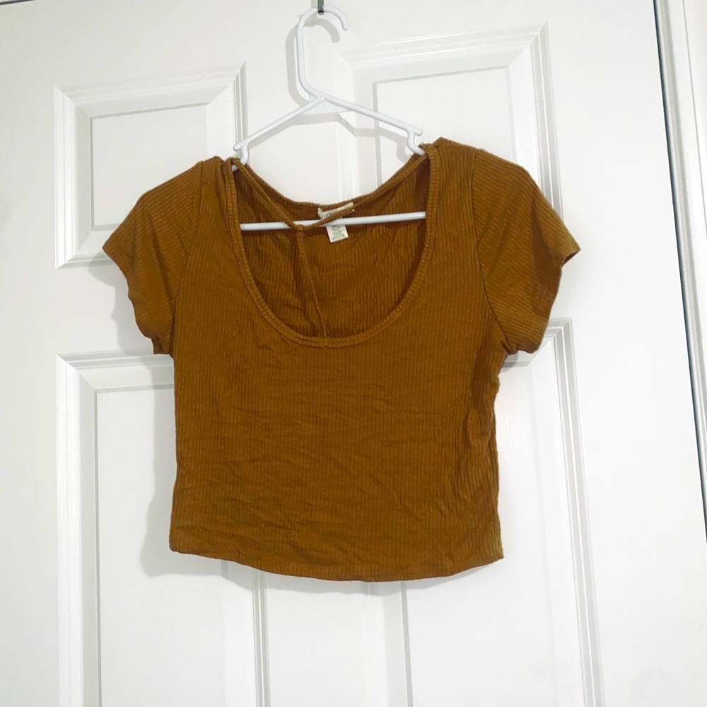 SHORT SLEEVE CROP TOP